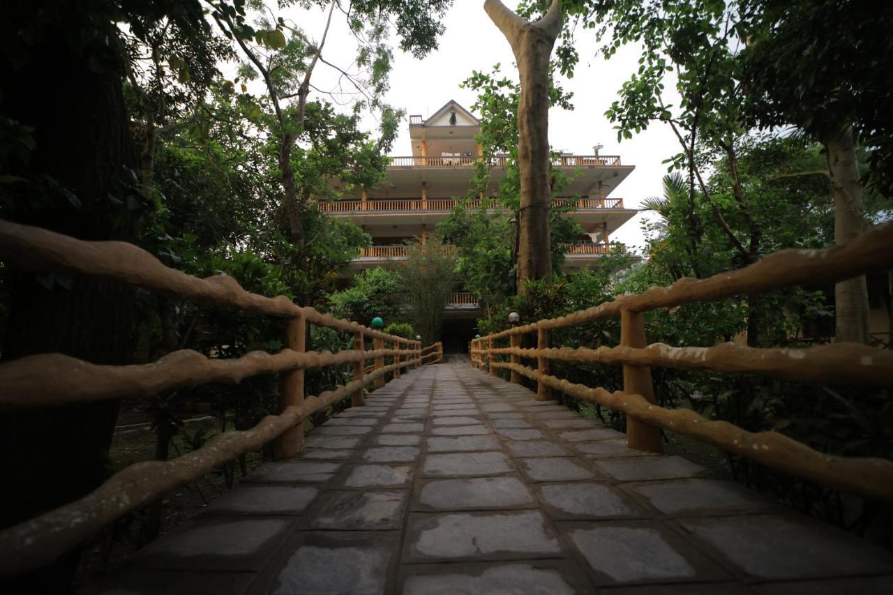 Chitwan Gaida Lodge - Animal Lovers & Birdwatchers Paradise Sauraha Dış mekan fotoğraf