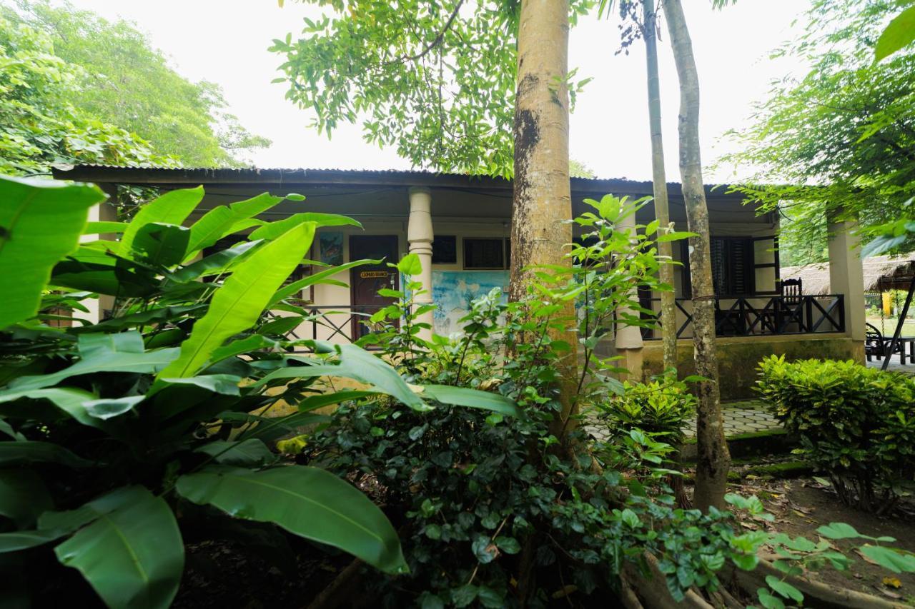 Chitwan Gaida Lodge - Animal Lovers & Birdwatchers Paradise Sauraha Dış mekan fotoğraf