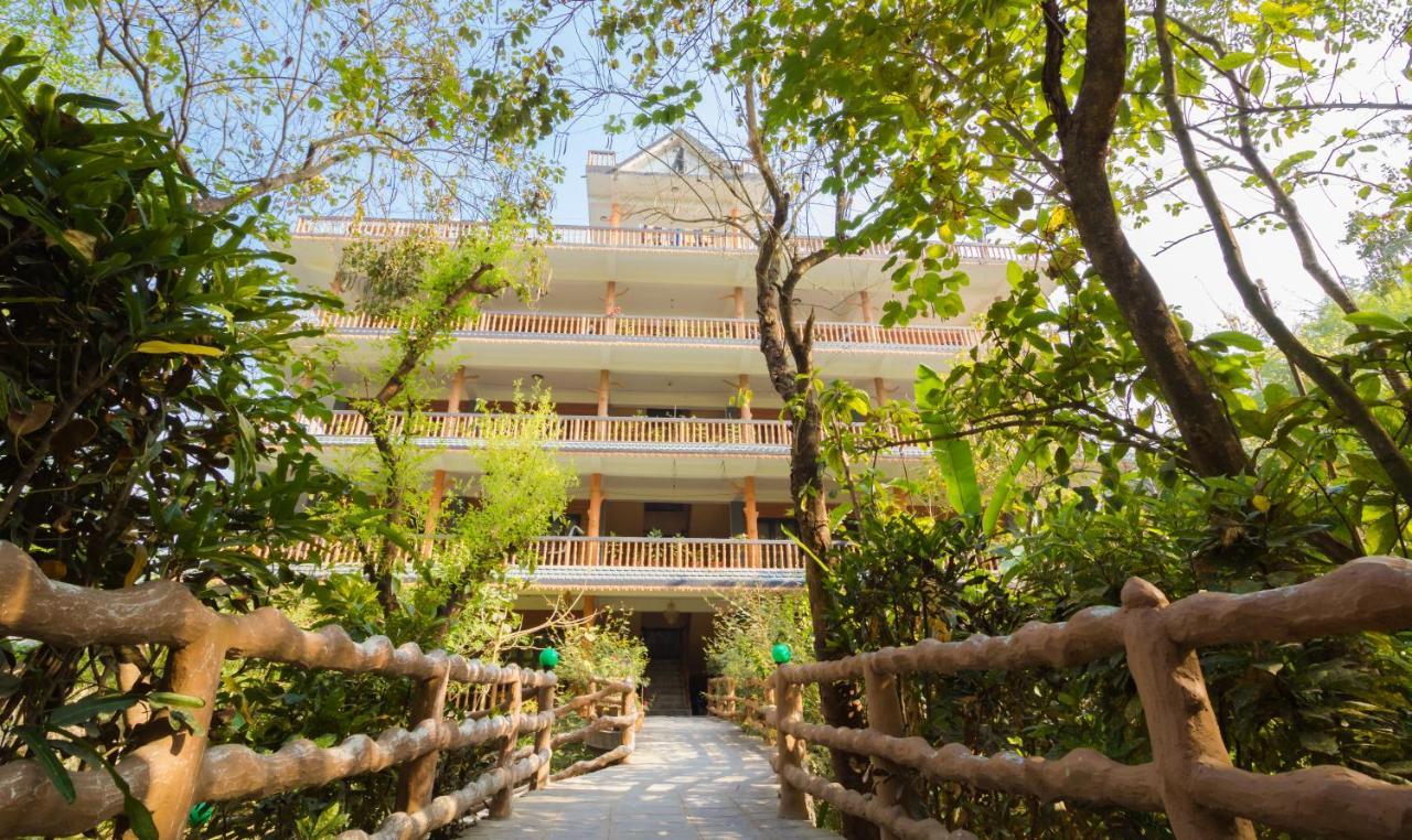 Chitwan Gaida Lodge - Animal Lovers & Birdwatchers Paradise Sauraha Dış mekan fotoğraf