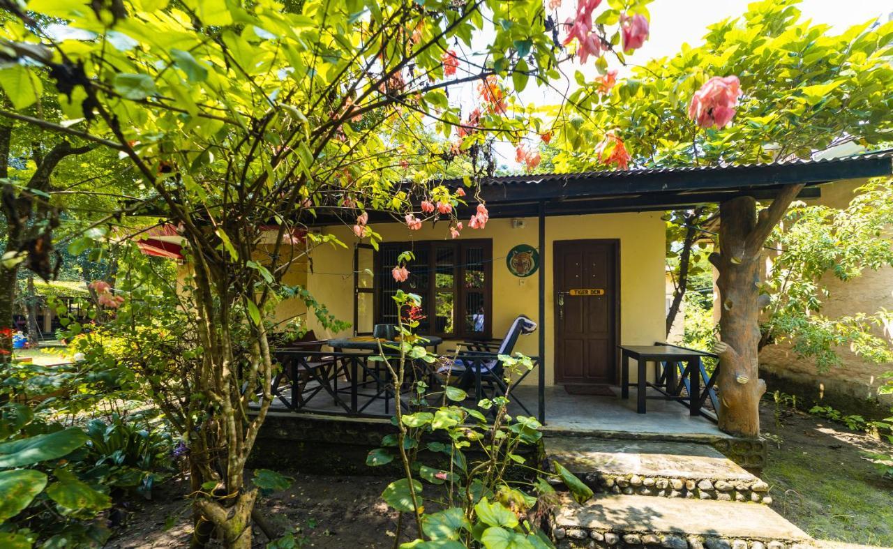 Chitwan Gaida Lodge - Animal Lovers & Birdwatchers Paradise Sauraha Dış mekan fotoğraf