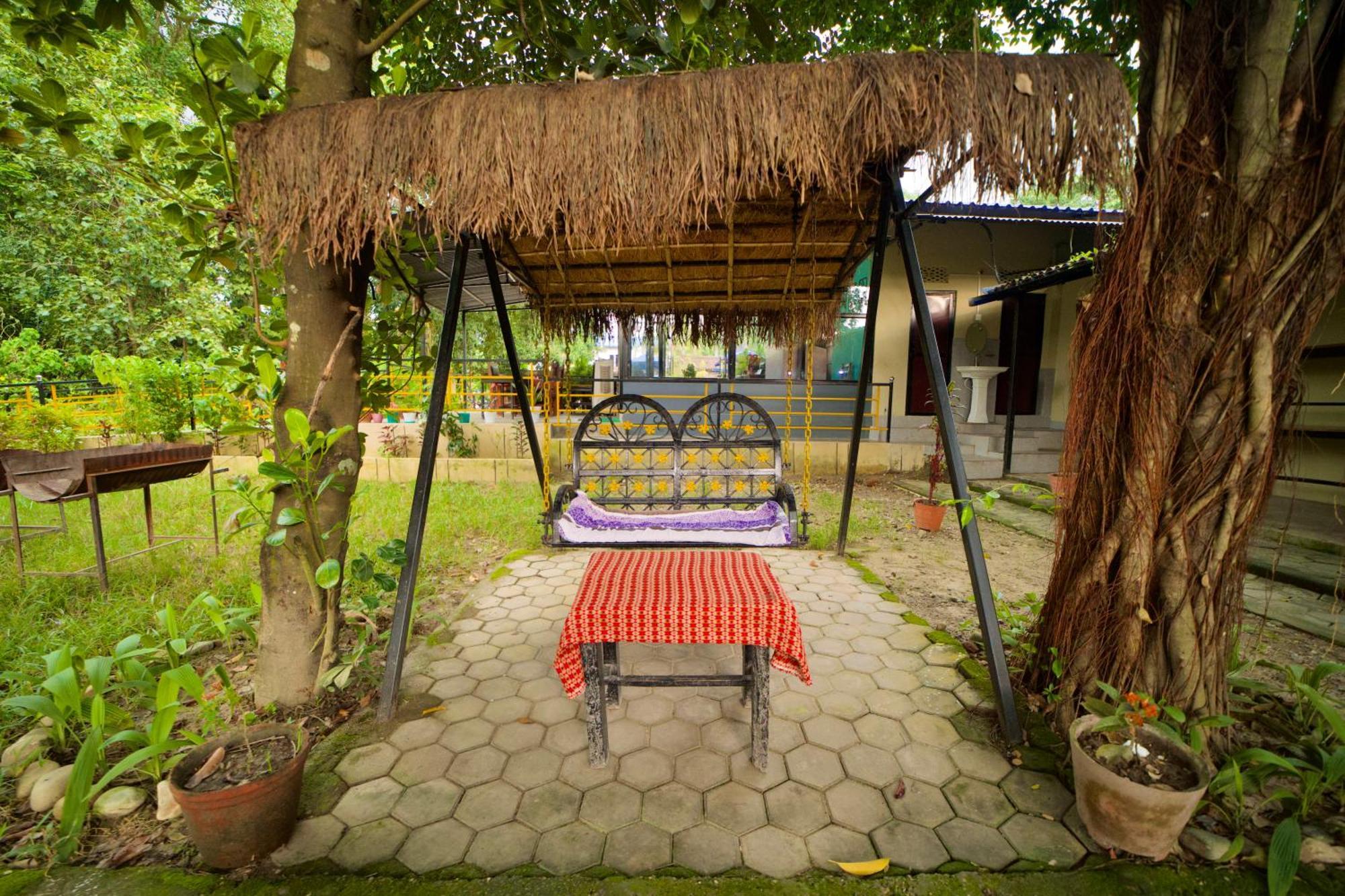 Chitwan Gaida Lodge - Animal Lovers & Birdwatchers Paradise Sauraha Dış mekan fotoğraf
