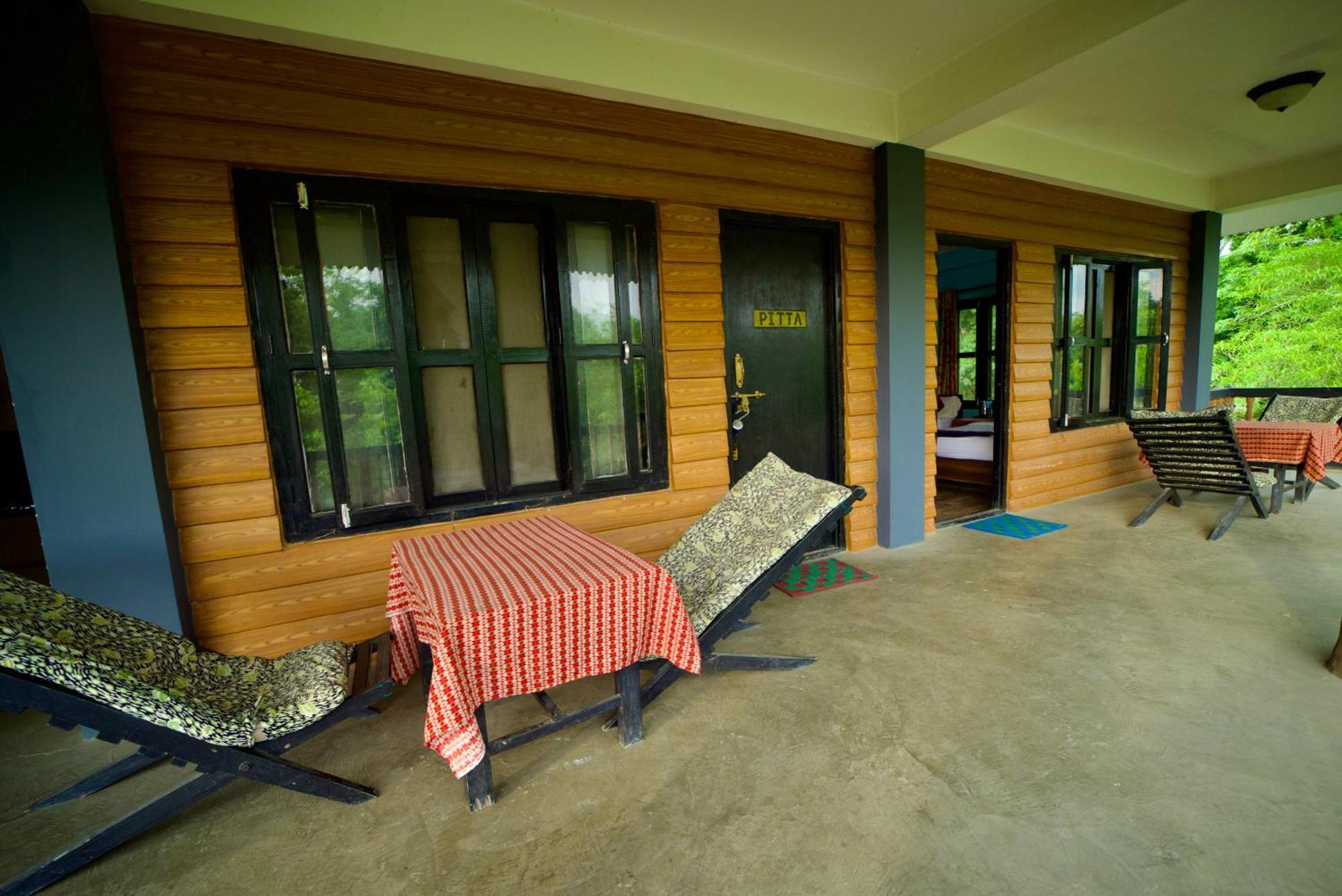 Chitwan Gaida Lodge - Animal Lovers & Birdwatchers Paradise Sauraha Dış mekan fotoğraf