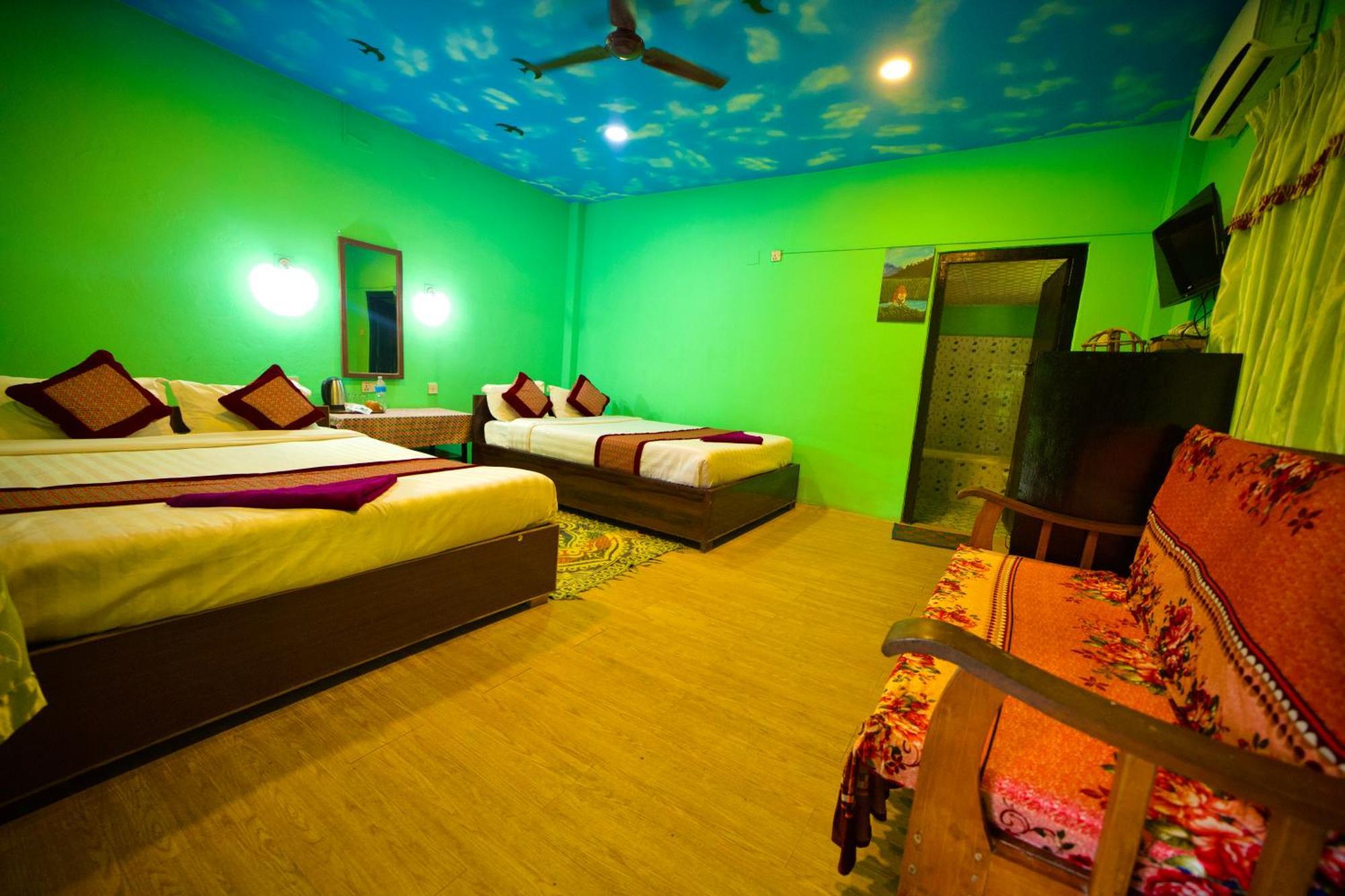 Chitwan Gaida Lodge - Animal Lovers & Birdwatchers Paradise Sauraha Dış mekan fotoğraf