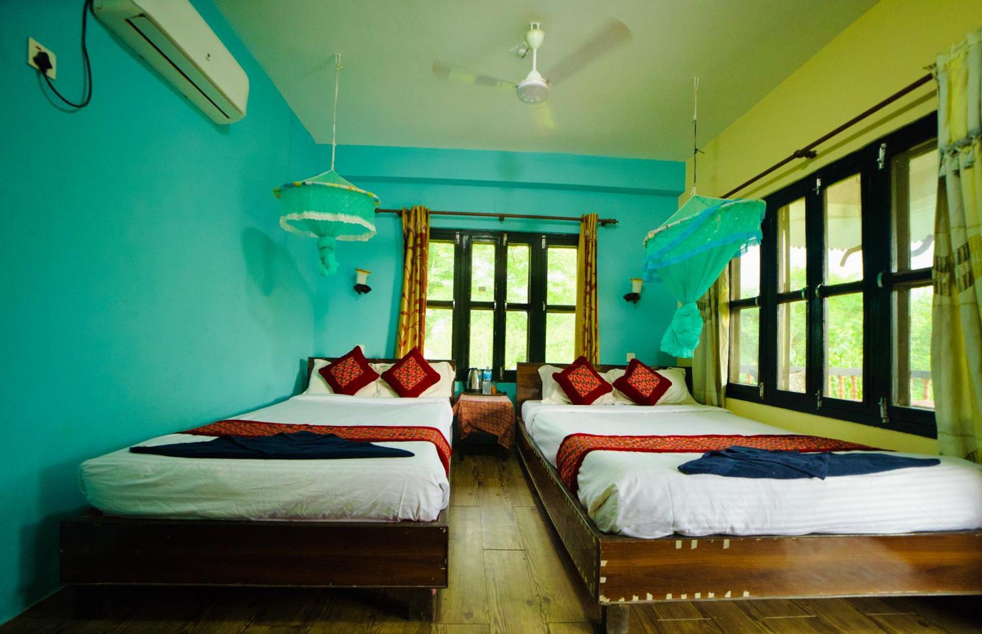Chitwan Gaida Lodge - Animal Lovers & Birdwatchers Paradise Sauraha Dış mekan fotoğraf