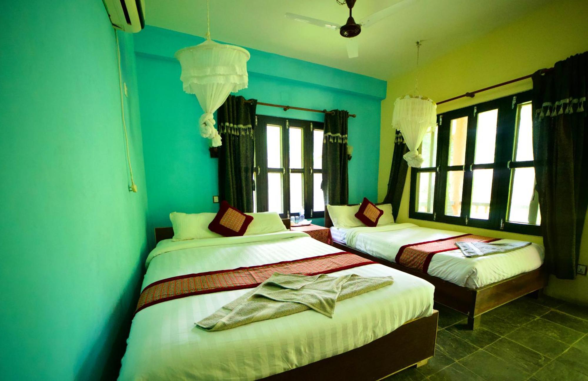 Chitwan Gaida Lodge - Animal Lovers & Birdwatchers Paradise Sauraha Dış mekan fotoğraf