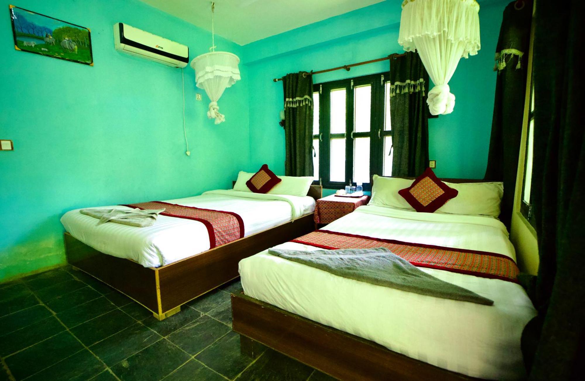Chitwan Gaida Lodge - Animal Lovers & Birdwatchers Paradise Sauraha Dış mekan fotoğraf