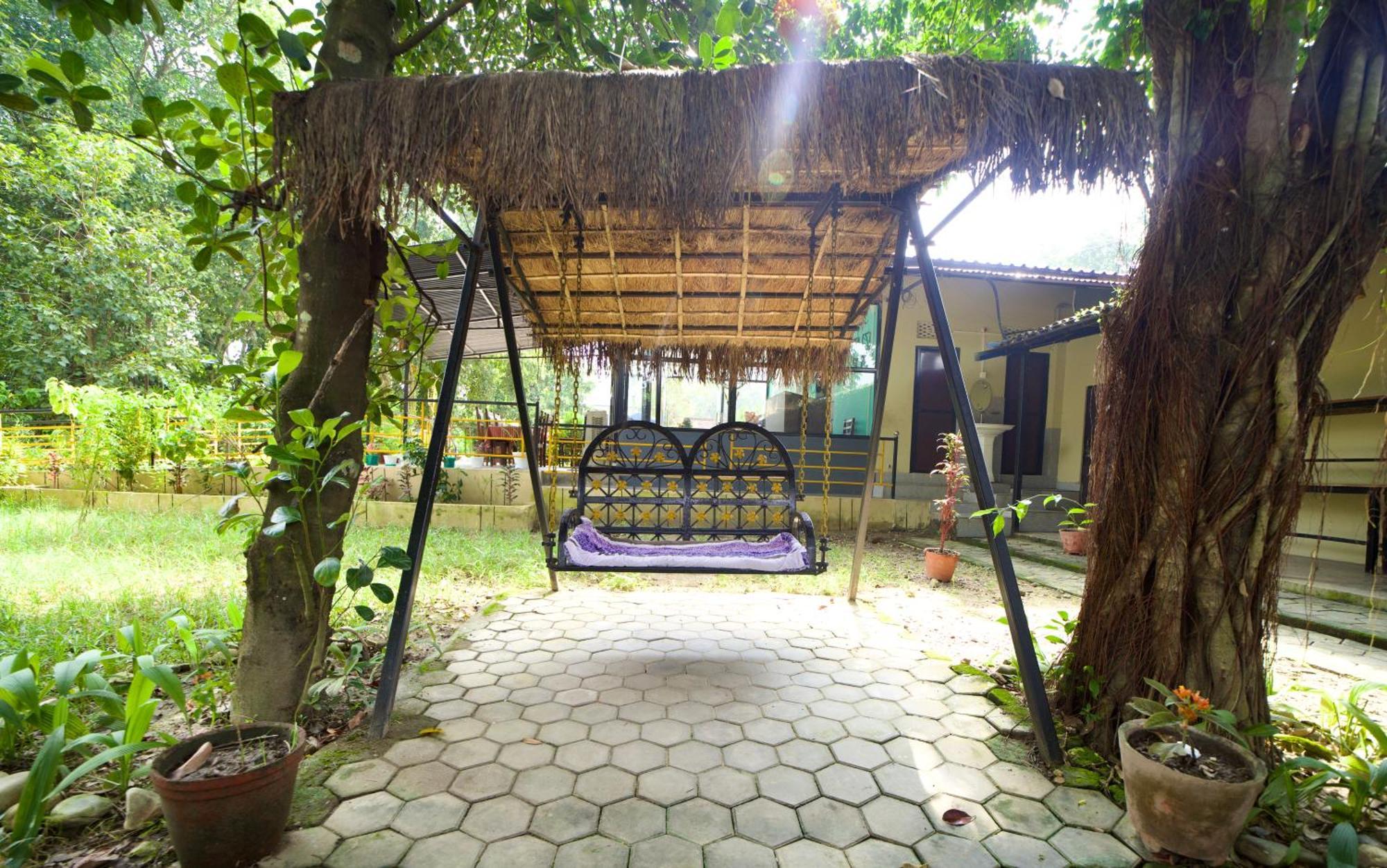 Chitwan Gaida Lodge - Animal Lovers & Birdwatchers Paradise Sauraha Dış mekan fotoğraf