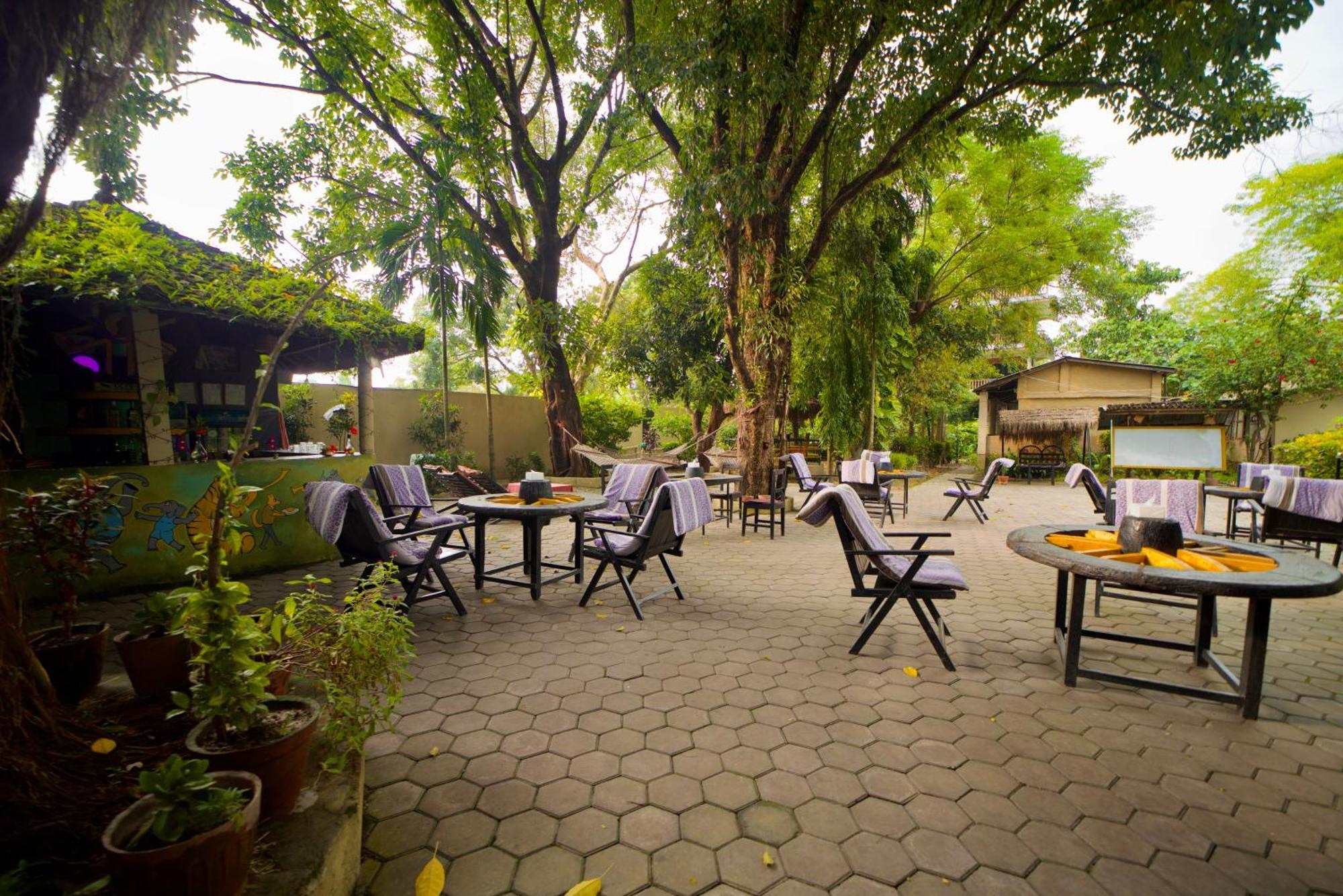 Chitwan Gaida Lodge - Animal Lovers & Birdwatchers Paradise Sauraha Dış mekan fotoğraf